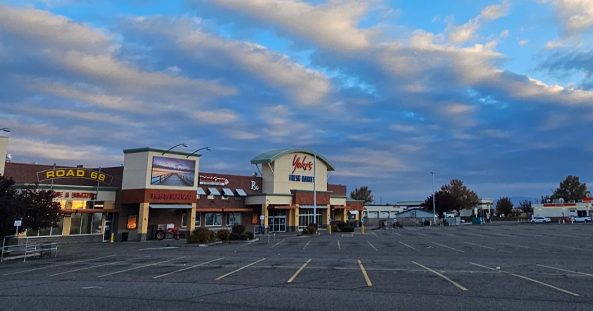 Yoke's | Pasco